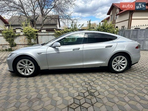 Tesla Model S 2015