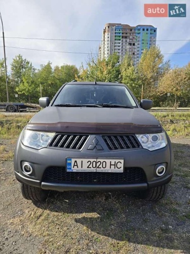 Mitsubishi Pajero Sport 2013