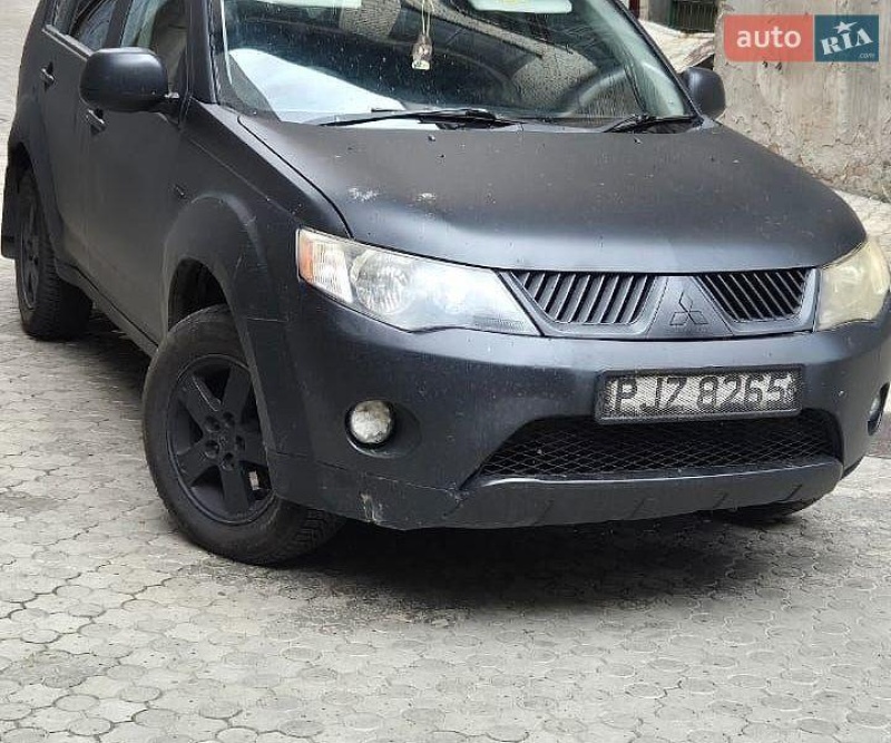 Mitsubishi Outlander XL 2010