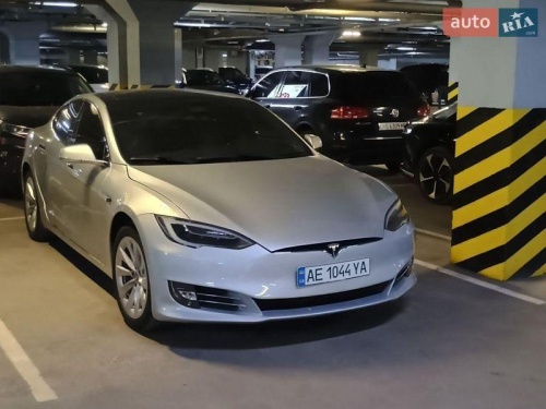 Tesla Model S 2018