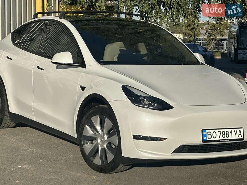 Tesla Model Y 2024