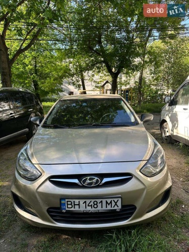 Hyundai Accent 2011