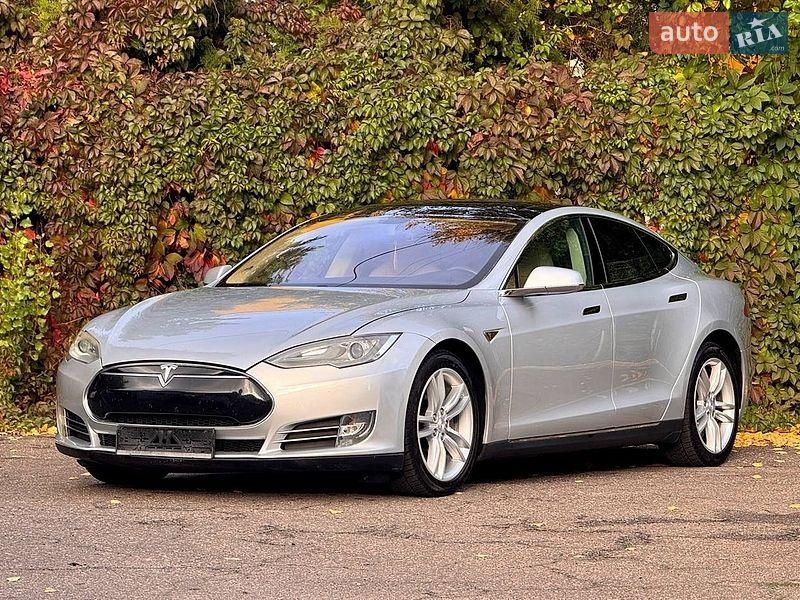 Tesla Model S 2012