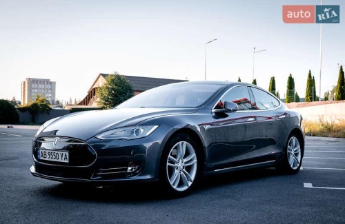 Tesla Model S 2015