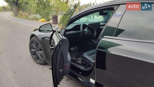 Tesla Model S 2021