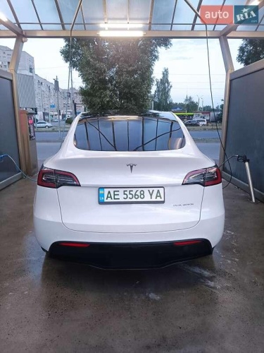 Tesla Model Y 2022
