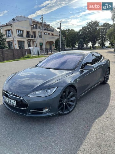 Tesla Model S 2013