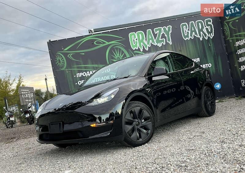 Tesla Model Y 2025