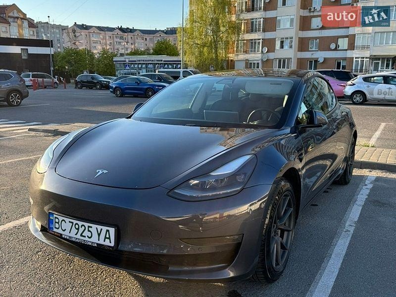 Tesla Model 3 2022