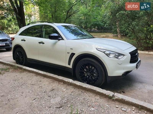 Infiniti QX70 2014