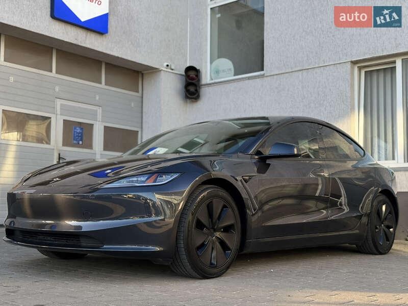 Tesla Model 3 2024
