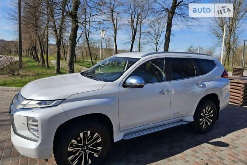Mitsubishi Pajero Sport 2020