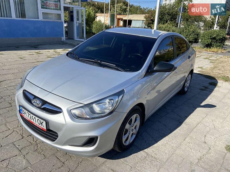 Hyundai Accent 2014