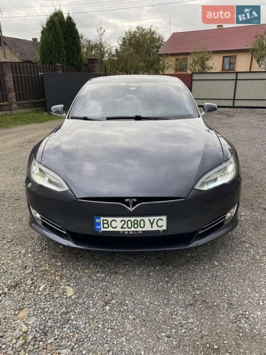 Tesla Model S 2018