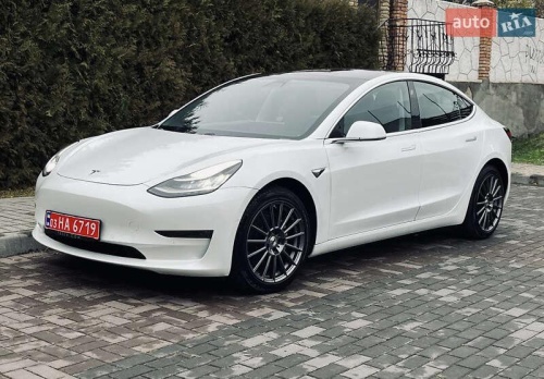 Tesla Model 3 2020