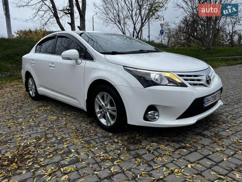 Toyota Avensis 2012