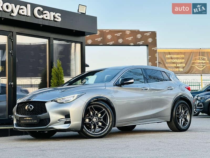 Infiniti Q30 2016