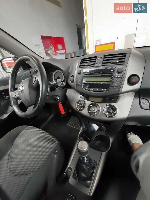 Toyota RAV4 2010