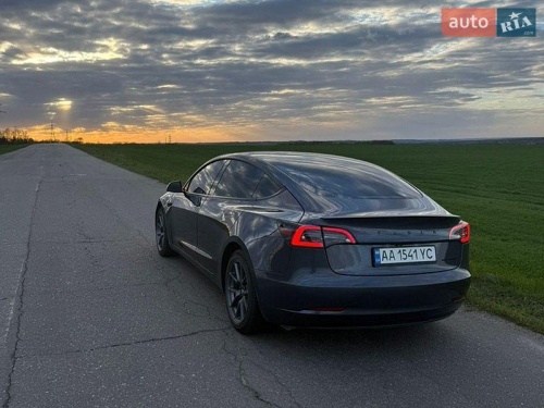 Tesla Model 3 2022