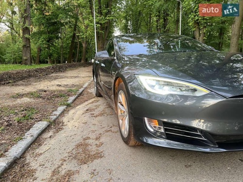 Tesla Model S 2018