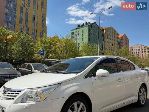 Toyota Avensis 2012