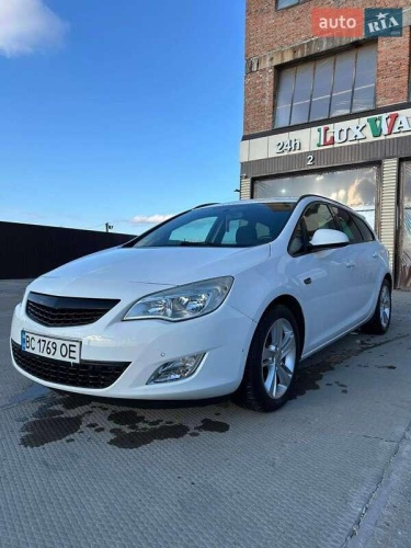 Opel Astra 2011