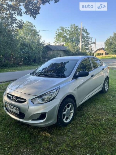 Hyundai Accent 2012