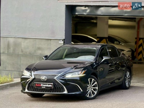 Lexus ES 2019
