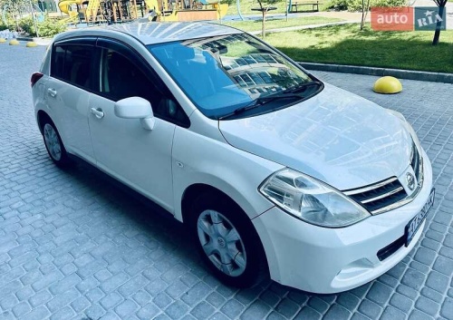 Nissan TIIDA 2010