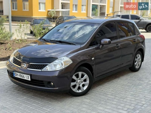 Nissan TIIDA 2008