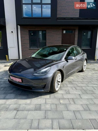 Tesla Model 3 2022