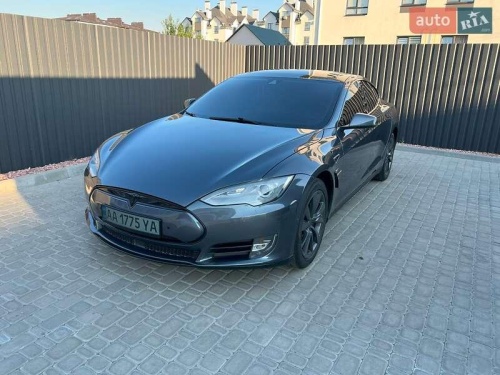 Tesla Model S 2015