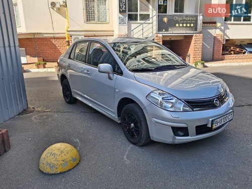 Nissan TIIDA 2010