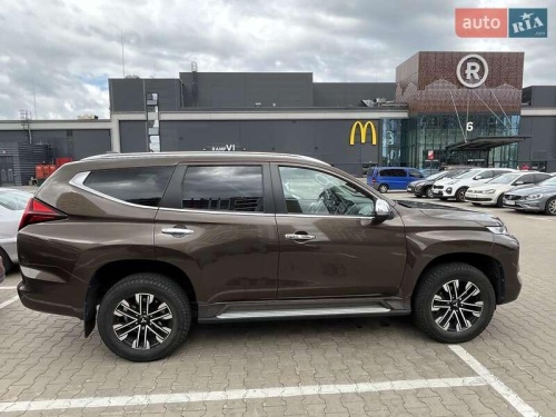 Mitsubishi Pajero Sport 2021