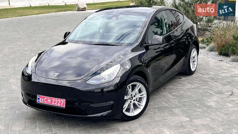 Tesla Model Y 2023
