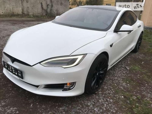 Tesla Model S 2019