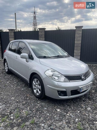Nissan TIIDA 2008