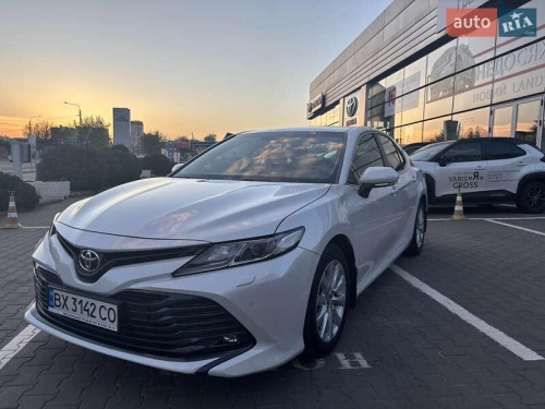 Toyota Camry 2019