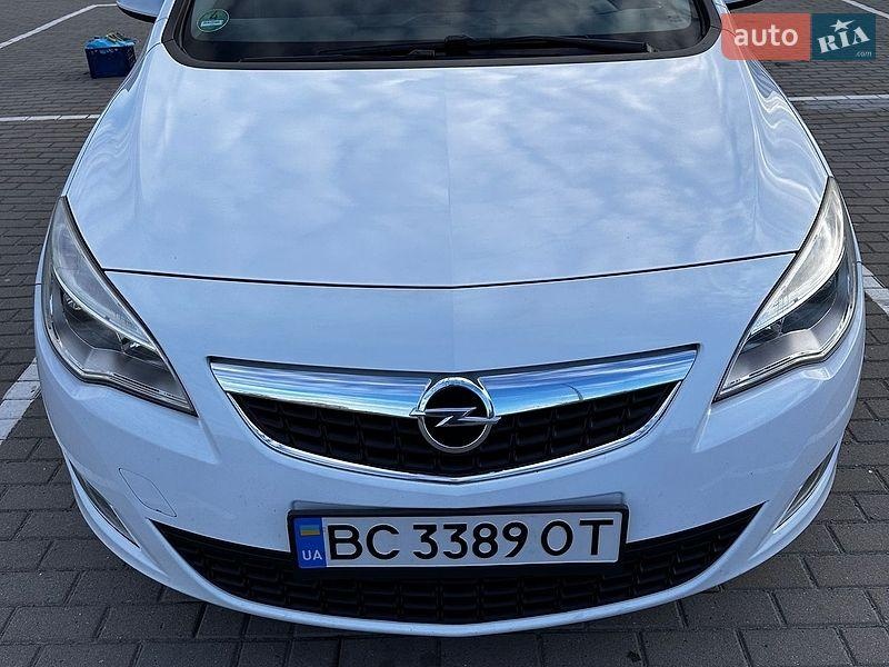 Opel Astra 2012