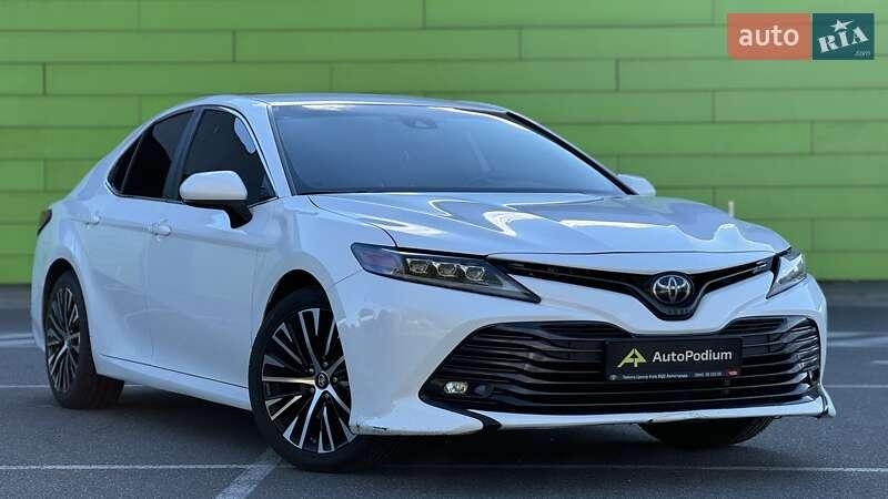 Toyota Camry 2019