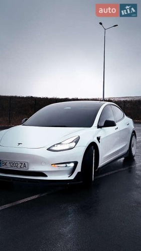 Tesla Model 3 2022