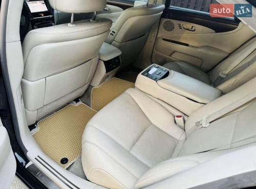 Lexus LS 2011