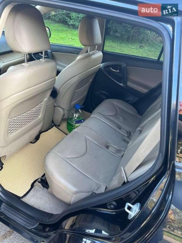 Toyota RAV4 2011