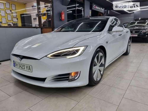 Tesla Model S 2020