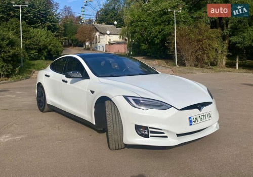 Tesla Model S 2014